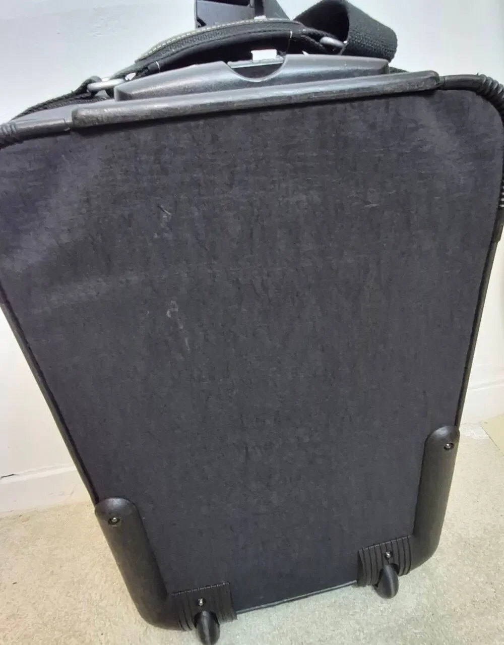 Kipling rolling suitcase